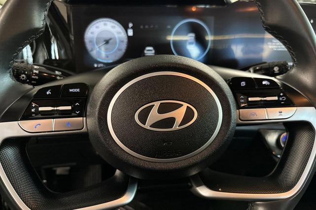 Photo of 2025 Abyss Black Hyundai ELANTRA