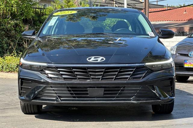 Photo of 2025 Abyss Black Hyundai ELANTRA
