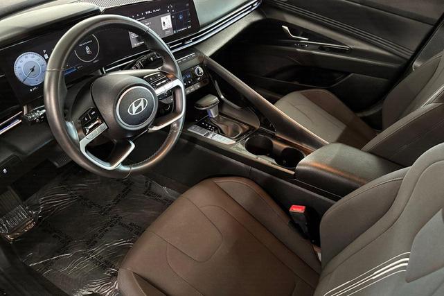 Photo of 2025 Abyss Black Hyundai ELANTRA
