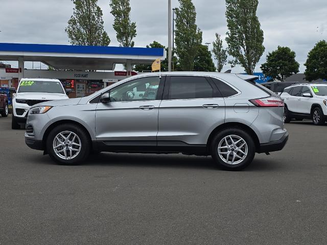 Photo of 2023 ICONIC SILVER Ford Edge