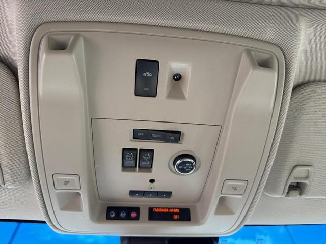 Photo of 2019 Crystal White Tricoat Cadillac Escalade
