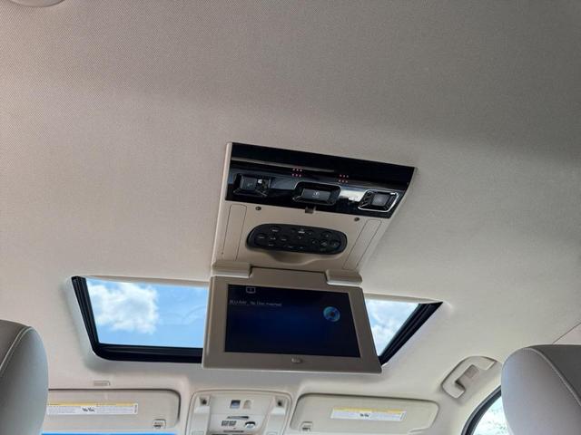 Photo of 2019 Crystal White Tricoat Cadillac Escalade