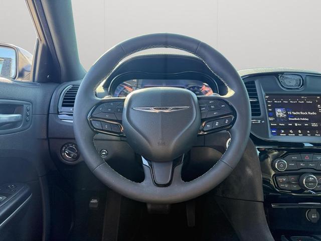 Photo of 2022 Bright White Clearcoat Chrysler 300