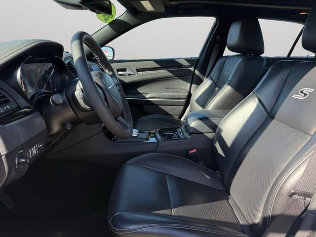 Photo of 2022 Bright White Clearcoat Chrysler 300