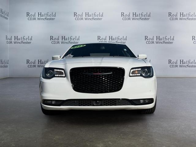 Photo of 2022 Bright White Clearcoat Chrysler 300
