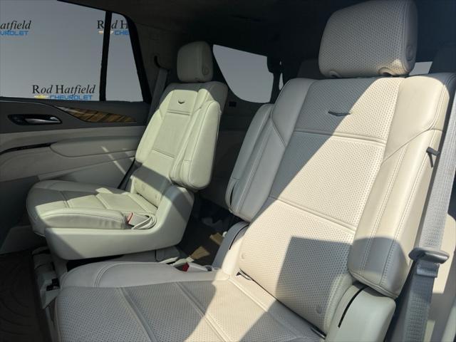 Photo of 2021 Crystal White Tricoat Cadillac Escalade