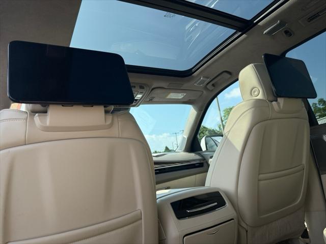 Photo of 2021 Crystal White Tricoat Cadillac Escalade