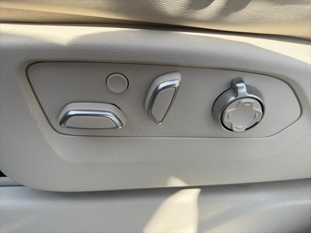 Photo of 2021 Crystal White Tricoat Cadillac Escalade