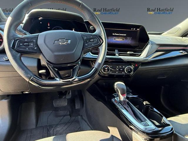 Photo of 2025 Summit White Chevrolet Trax
