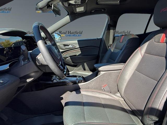 Photo of 2025 Summit White Chevrolet Trax