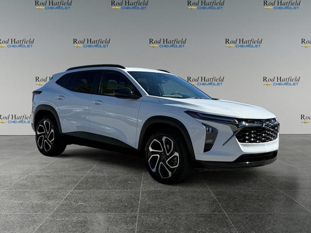Photo of 2025 Summit White Chevrolet Trax
