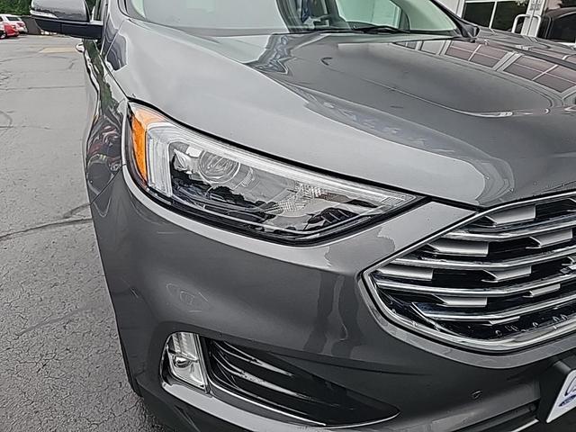 Photo of 2024 Gray Metallic Ford Edge