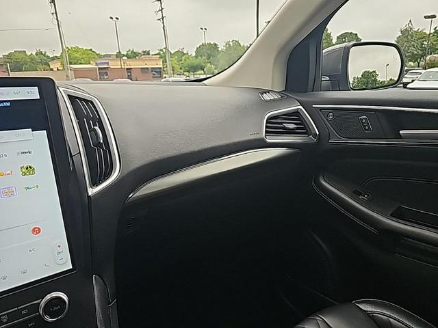 Photo of 2024 Gray Metallic Ford Edge