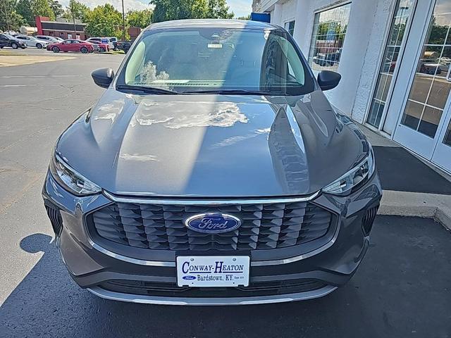 Photo of 2024 Carbonized Gray Metallic Ford Escape