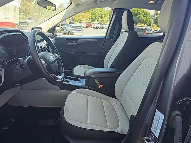 Photo of 2024 Carbonized Gray Metallic Ford Escape