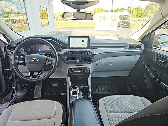 Photo of 2024 Carbonized Gray Metallic Ford Escape