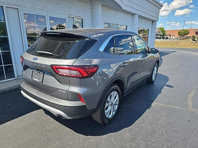 Photo of 2024 Carbonized Gray Metallic Ford Escape