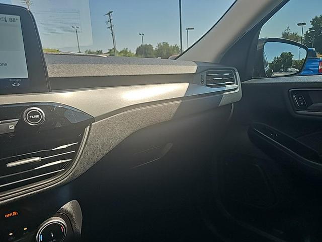 Photo of 2024 Black Metallic Ford Escape