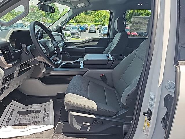 Photo of 2025 Oxford White Ford F-150