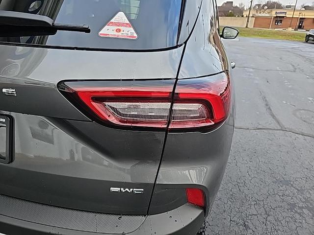 Photo of 2025 Carbonized Gray Metallic Ford Escape