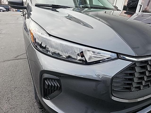 Photo of 2025 Carbonized Gray Metallic Ford Escape