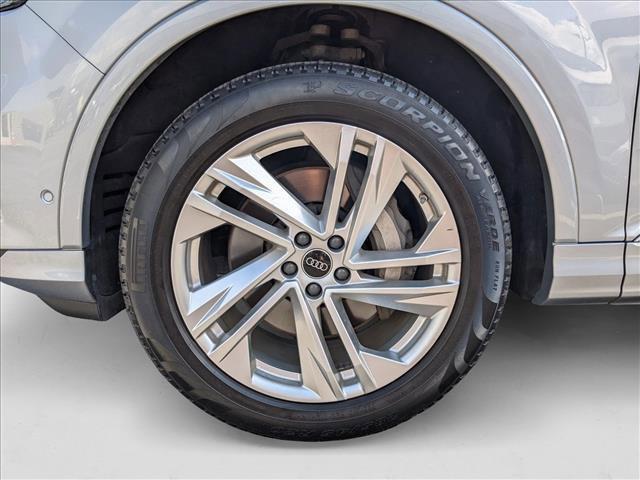 Photo of 2022 Florett Silver Metallic Audi Q7