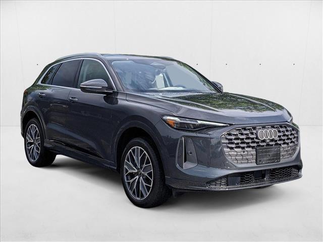 Photo of 2025 Tambora Gray Metallic Audi Q5