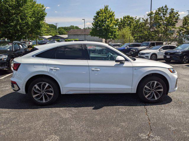 Photo of 2022 Glacier White Metallic Audi Q5