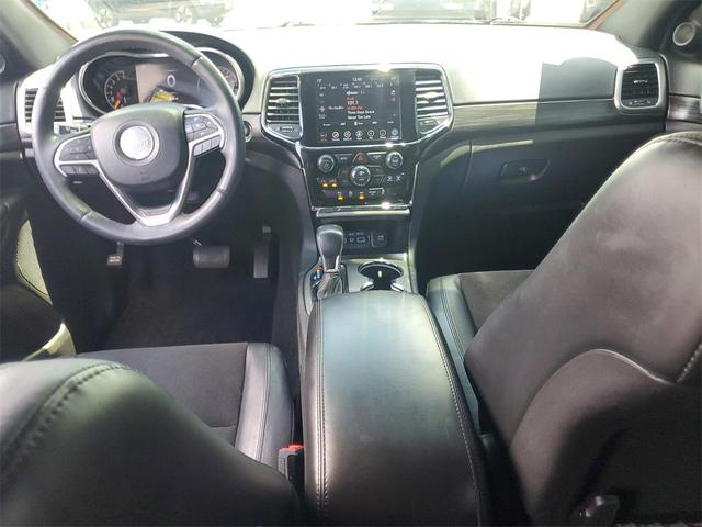 Photo of 2020 Granite Crystal Metallic Clearcoat Jeep Grand Cherokee