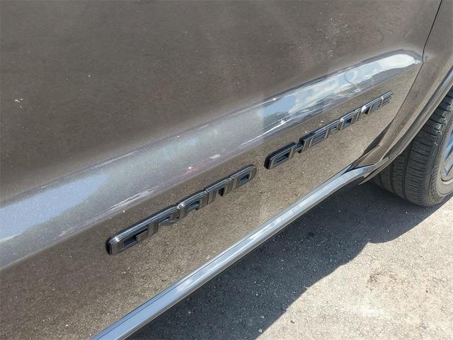 Photo of 2020 Granite Crystal Metallic Clearcoat Jeep Grand Cherokee