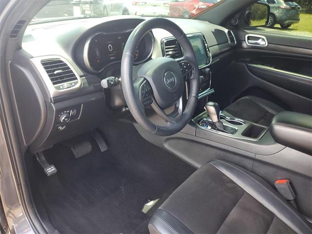 Photo of 2020 Granite Crystal Metallic Clearcoat Jeep Grand Cherokee
