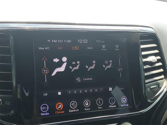 Photo of 2020 Granite Crystal Metallic Clearcoat Jeep Grand Cherokee