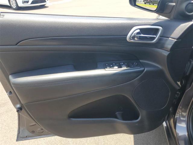 Photo of 2020 Granite Crystal Metallic Clearcoat Jeep Grand Cherokee