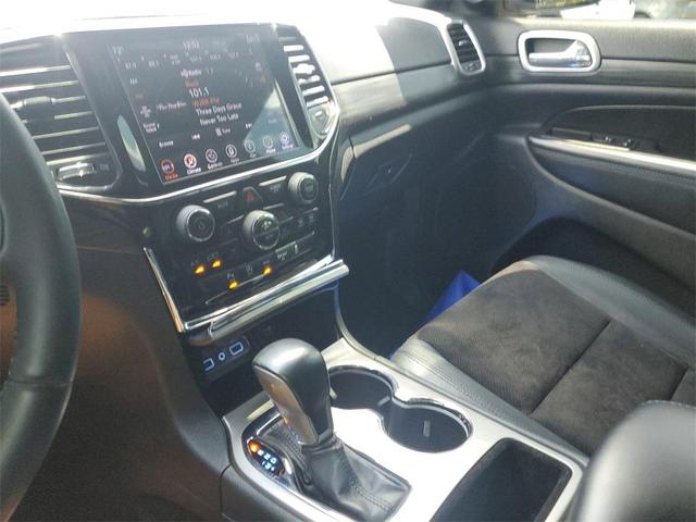 Photo of 2020 Granite Crystal Metallic Clearcoat Jeep Grand Cherokee