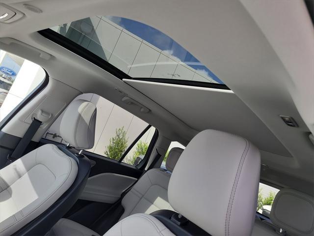 Photo of 2025 Pristine White Metallic Tri-Coat Lincoln Aviator
