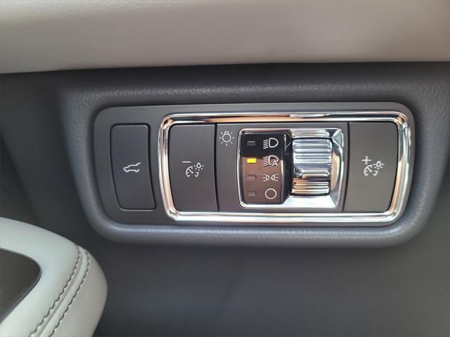 Photo of 2025 Pristine White Metallic Tri-Coat Lincoln Aviator