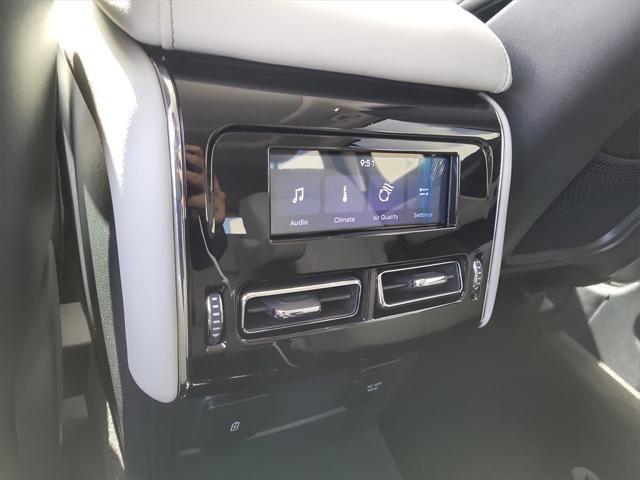 Photo of 2025 Pristine White Metallic Tri-Coat Lincoln Aviator