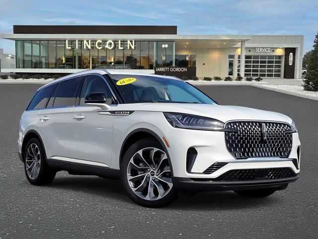 Photo of 2025 Pristine White Metallic Tri-Coat Lincoln Aviator