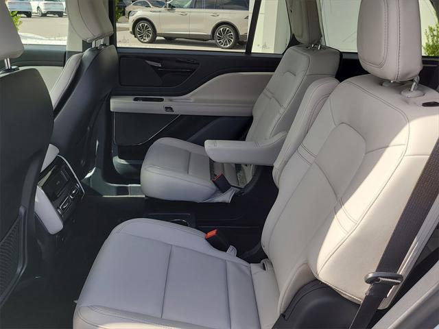 Photo of 2025 Pristine White Metallic Tri-Coat Lincoln Aviator