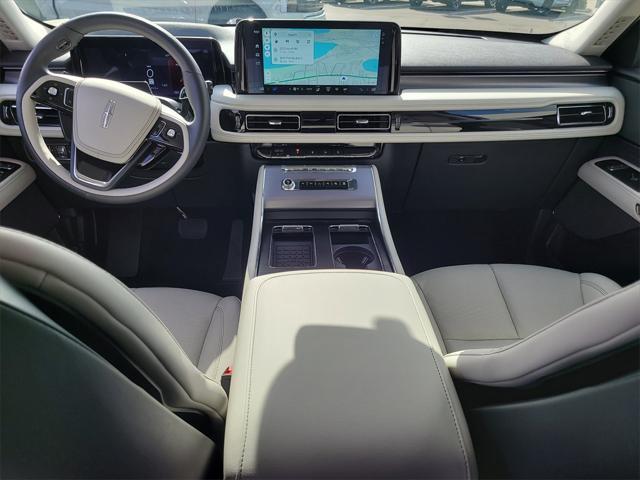 Photo of 2025 Pristine White Metallic Tri-Coat Lincoln Aviator