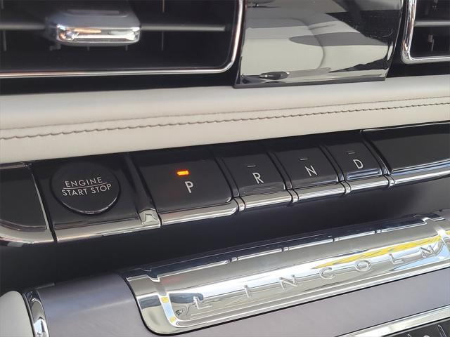 Photo of 2025 Pristine White Metallic Tri-Coat Lincoln Aviator