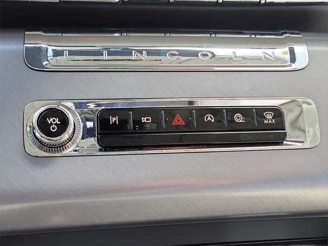Photo of 2025 Pristine White Metallic Tri-Coat Lincoln Aviator