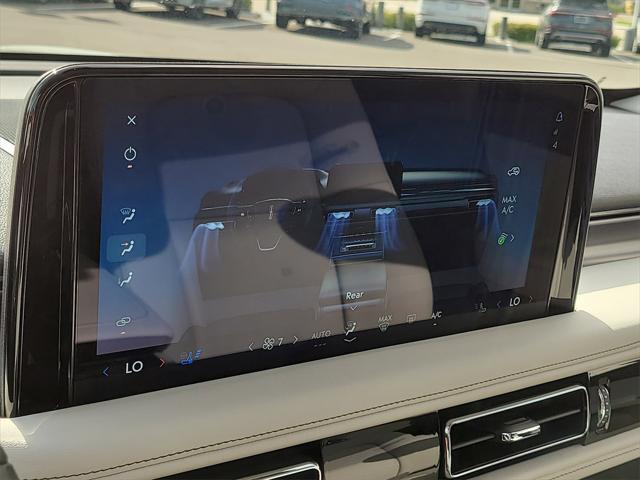 Photo of 2025 Pristine White Metallic Tri-Coat Lincoln Aviator