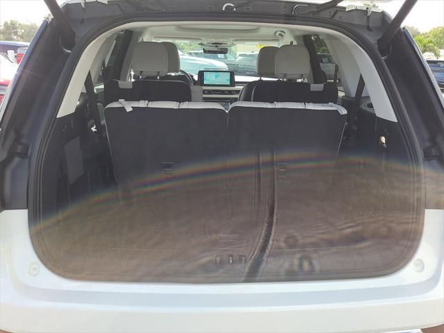 Photo of 2025 Pristine White Metallic Tri-Coat Lincoln Aviator