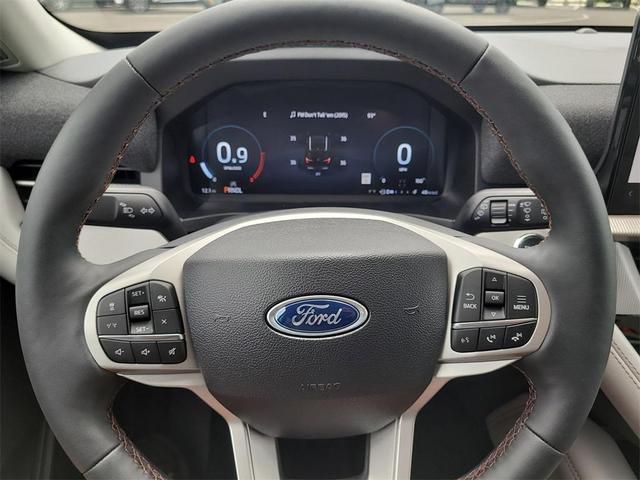 Photo of 2025 Space White Metallic Ford Explorer