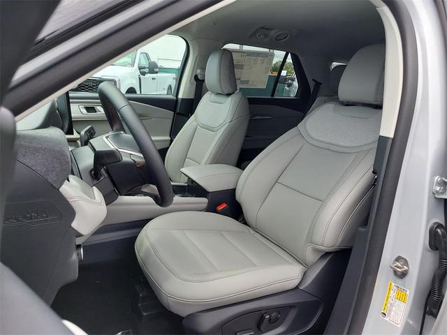 Photo of 2025 Space White Metallic Ford Explorer