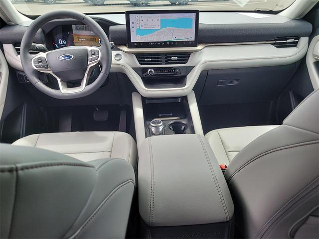 Photo of 2025 Space White Metallic Ford Explorer