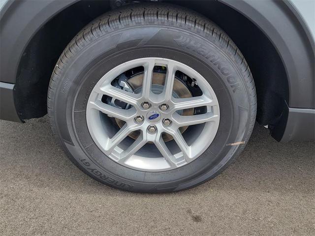 Photo of 2025 Space White Metallic Ford Explorer