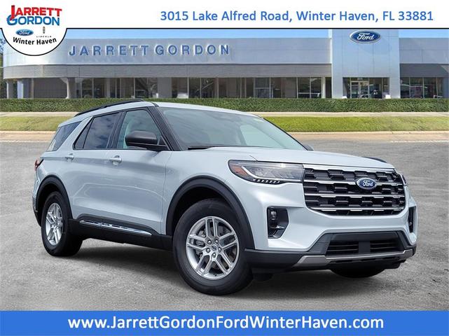 Photo of 2025 Space White Metallic Ford Explorer