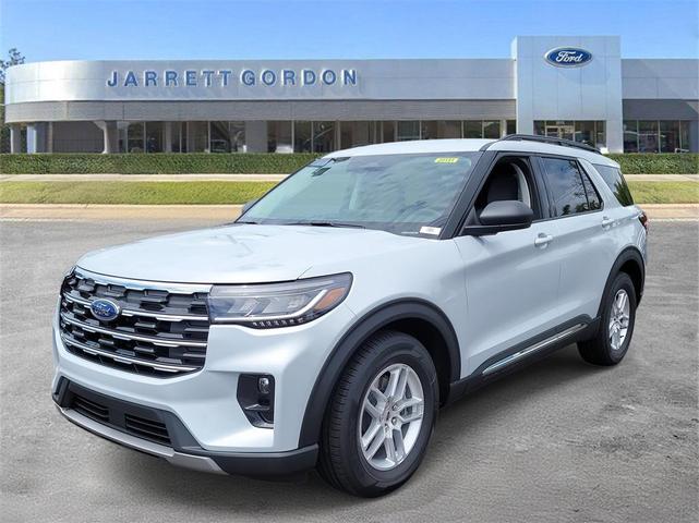 Photo of 2025 Space White Metallic Ford Explorer